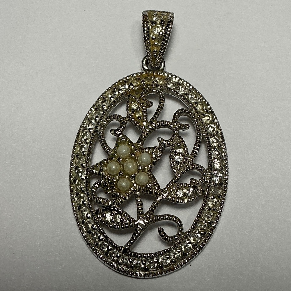 HAN Sterling Silver Oval Flower Pendant. 1.5 inches long